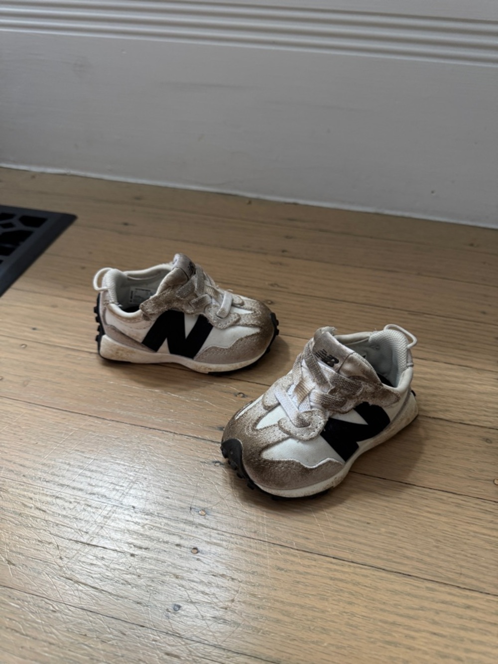 Baby New Balance 327 sneakers - size 2